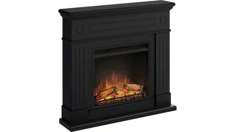 Șemineul electric TAGU Larsen negru, cu ramă cu coloane și focarul PowerFlame aprins, cu bușteni și jar