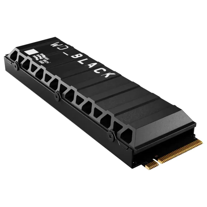 SSD WD Black SN850X de 2 TB cu radiator negru, văzut din unghi