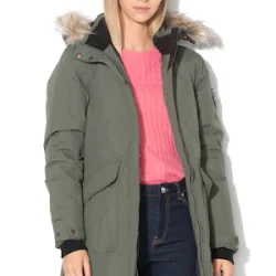 Geaca Trespass Bettany – Confort și Stil Geaca Trespass Bettany neagră, impermeabilă cu umplutură de puf